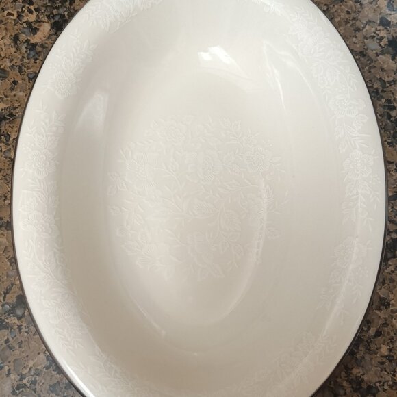 Vintage 10" Oval Vegetable Bowl Winterset by American Royalty 1001 - Picture 4 of 6